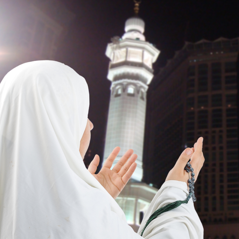 Hac ibadetini yerine getiren kadın hacılar